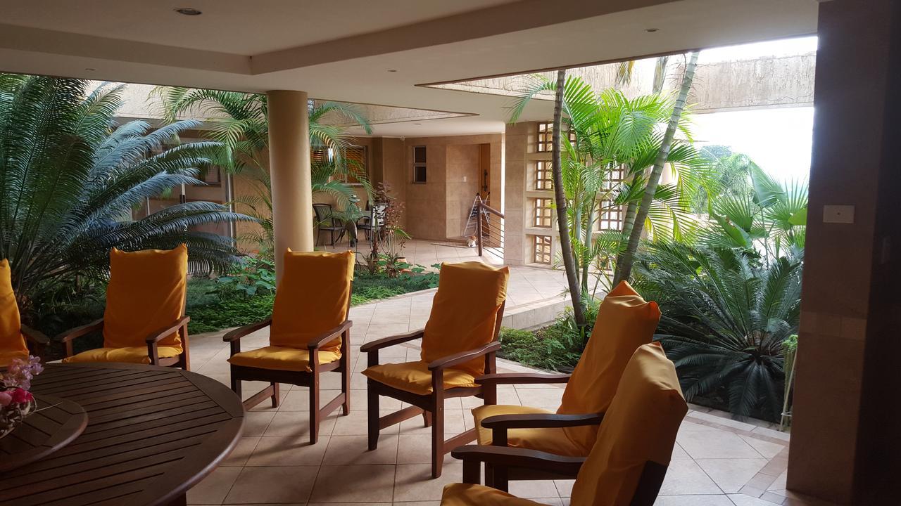 Bubez Guesthouse บาร์เบอร์ตัน ภายนอก รูปภาพ