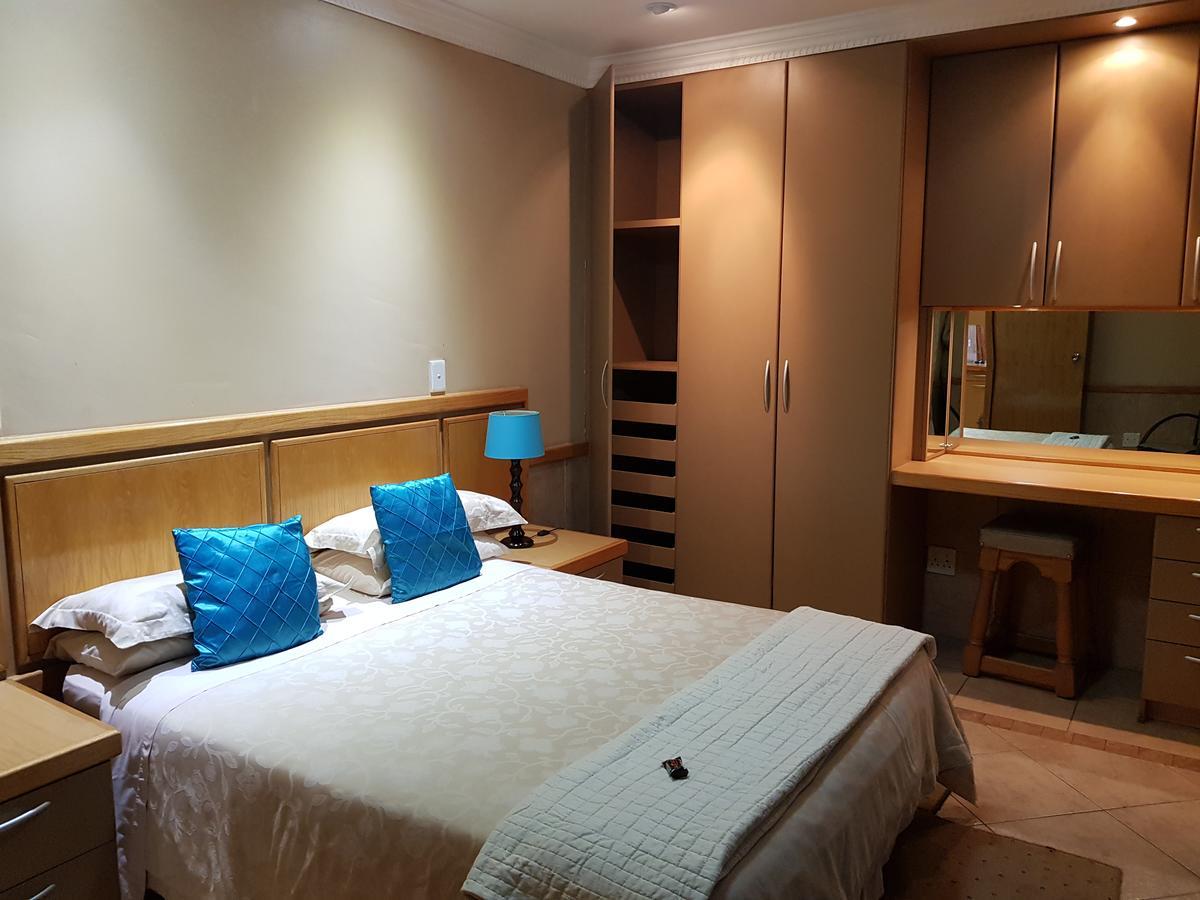 Bubez Guesthouse บาร์เบอร์ตัน ภายนอก รูปภาพ