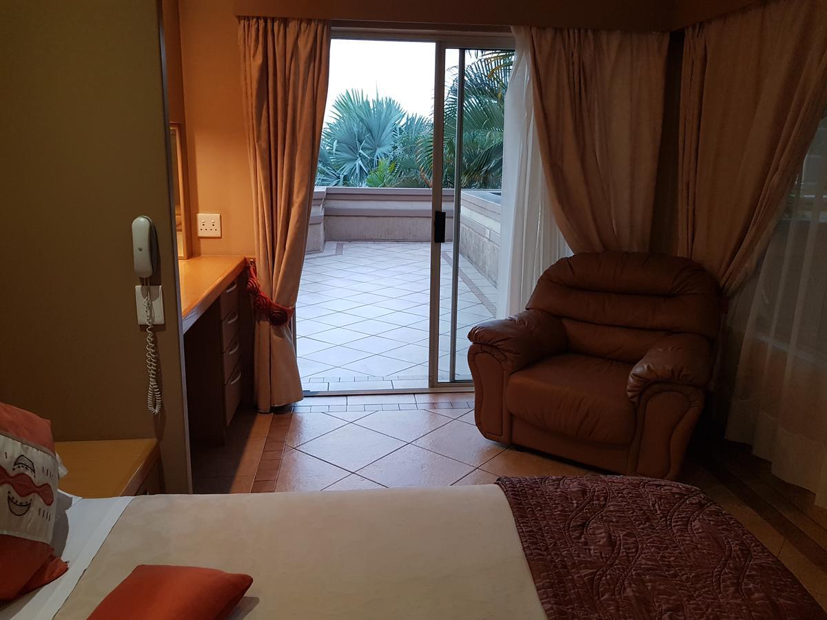 Bubez Guesthouse บาร์เบอร์ตัน ภายนอก รูปภาพ