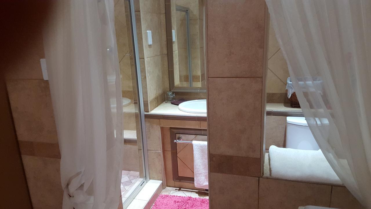 Bubez Guesthouse บาร์เบอร์ตัน ภายนอก รูปภาพ